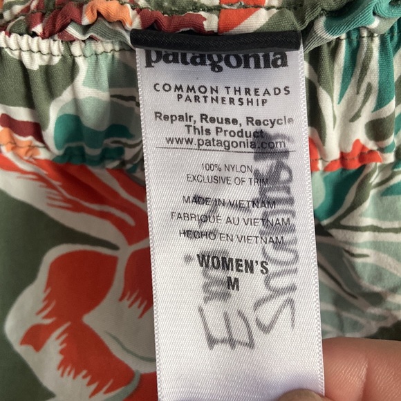 PATAGONIA BARELY BAGGIES SHORTS - Picture 3 of 3